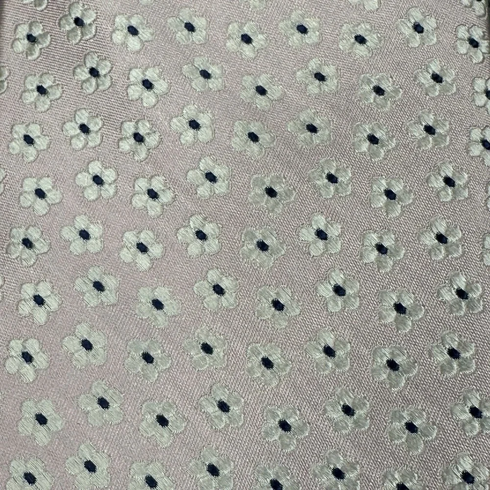 Tommy Hilfiger Mens Neck Tie Pink Silk White Flowers‎ Pattern Navy Pin Dot Tail